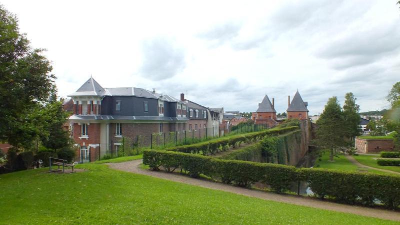 Auberge Des Remparts Péronne Buitenkant foto